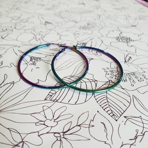 MID sz multicolored hoop earrings - Picture 3 of 7